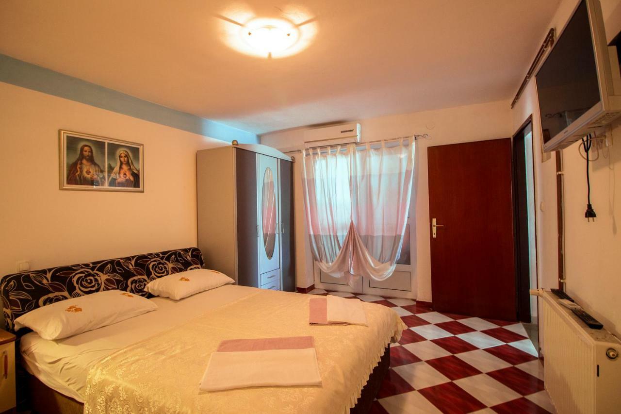 Mrkonjic Branko & Marija Apartmani Omiš Buitenkant foto