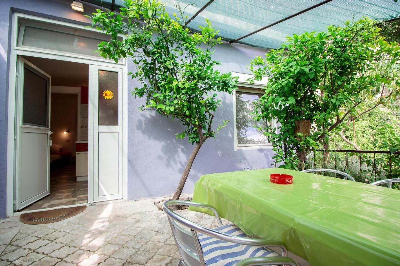 Mrkonjic Branko & Marija Apartmani Omiš Buitenkant foto