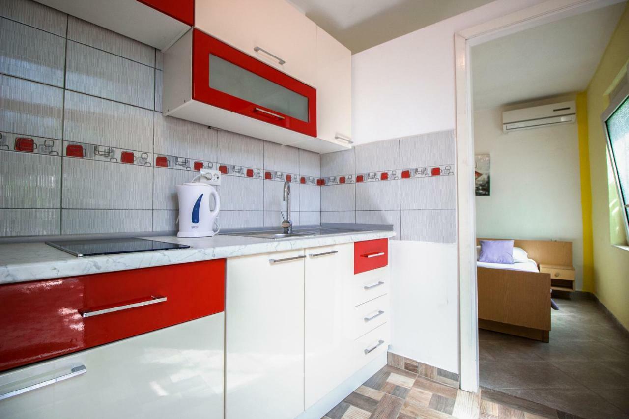 Mrkonjic Branko & Marija Apartmani Omiš Buitenkant foto