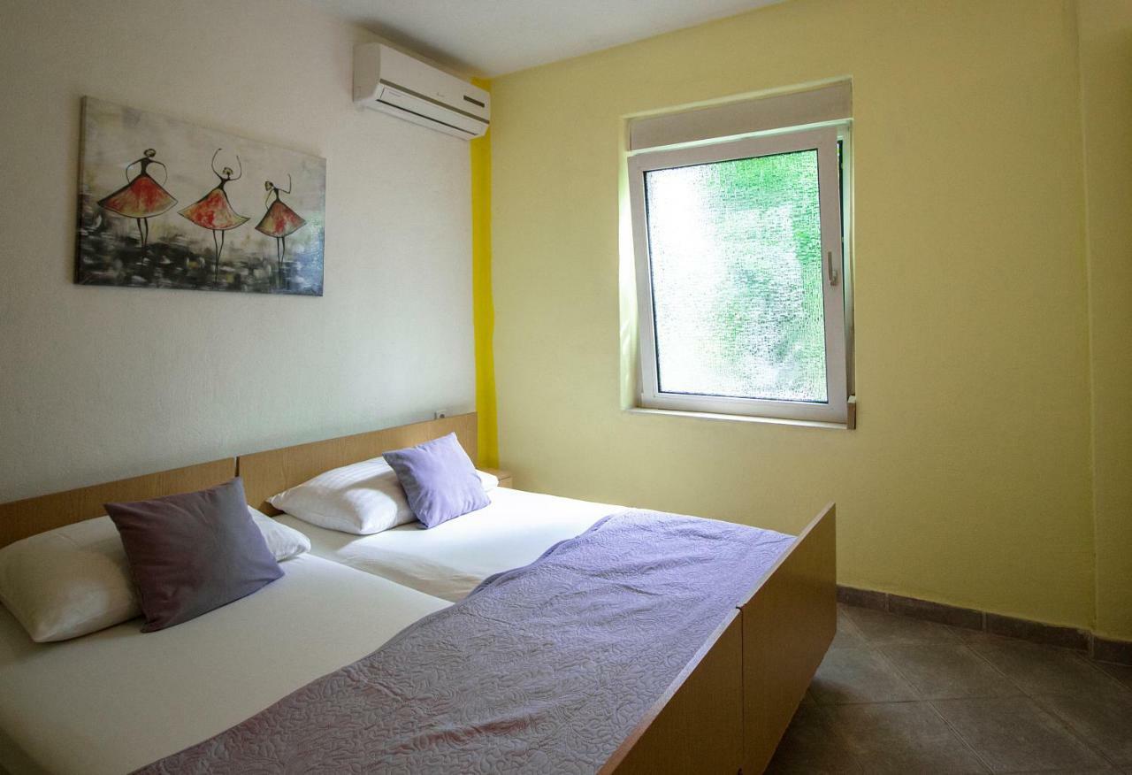 Mrkonjic Branko & Marija Apartmani Omiš Buitenkant foto