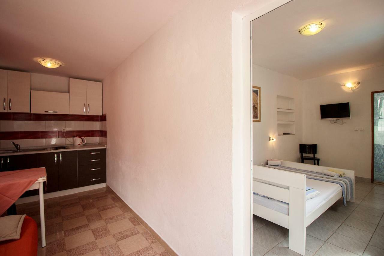 Mrkonjic Branko & Marija Apartmani Omiš Buitenkant foto