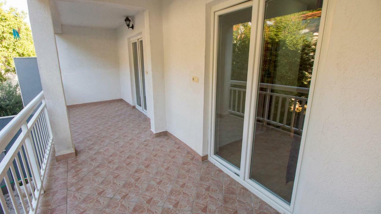 Mrkonjic Branko & Marija Apartmani Omiš Buitenkant foto