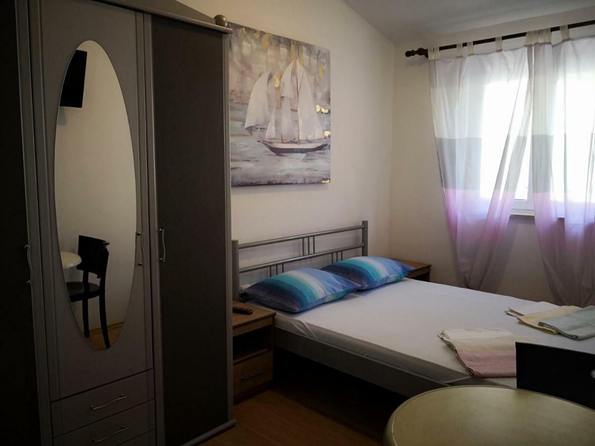 Mrkonjic Branko & Marija Apartmani Omiš Buitenkant foto