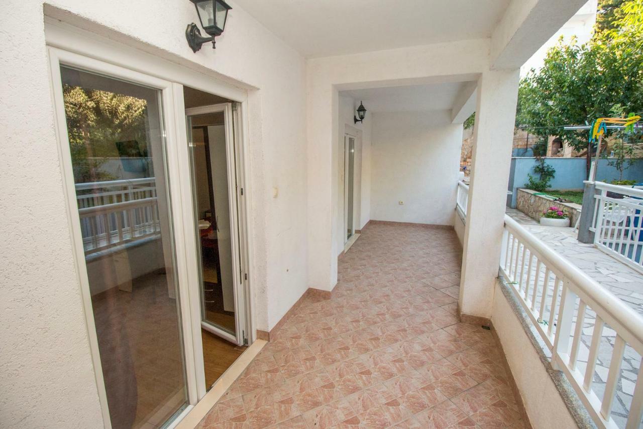 Mrkonjic Branko & Marija Apartmani Omiš Buitenkant foto