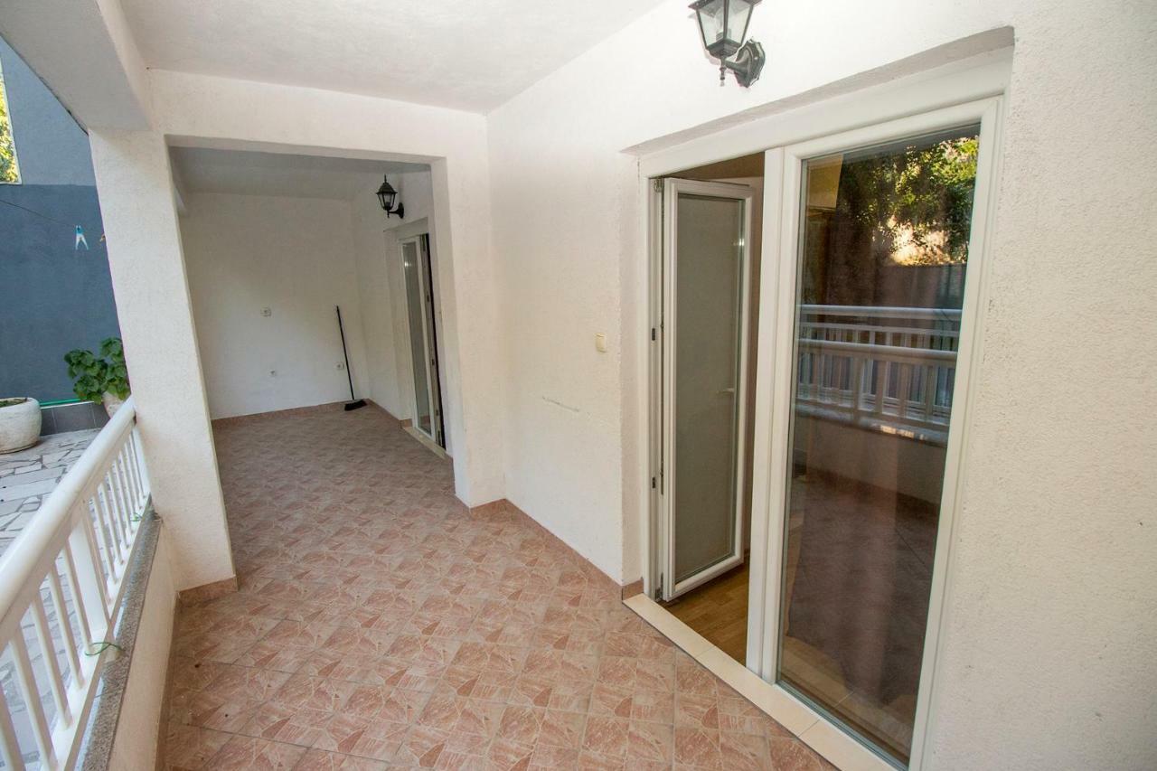Mrkonjic Branko & Marija Apartmani Omiš Buitenkant foto