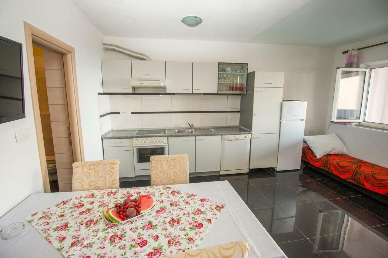 Mrkonjic Branko & Marija Apartmani Omiš Buitenkant foto