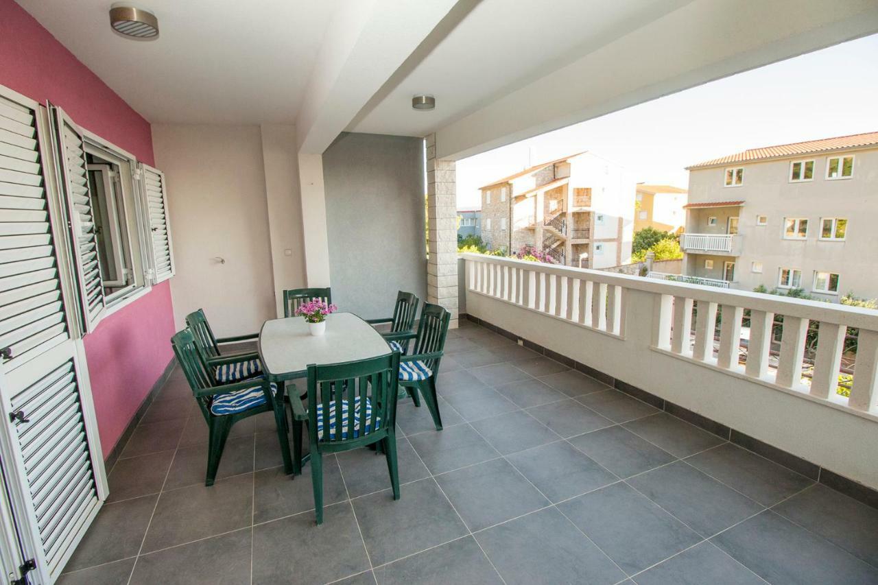 Mrkonjic Branko & Marija Apartmani Omiš Buitenkant foto